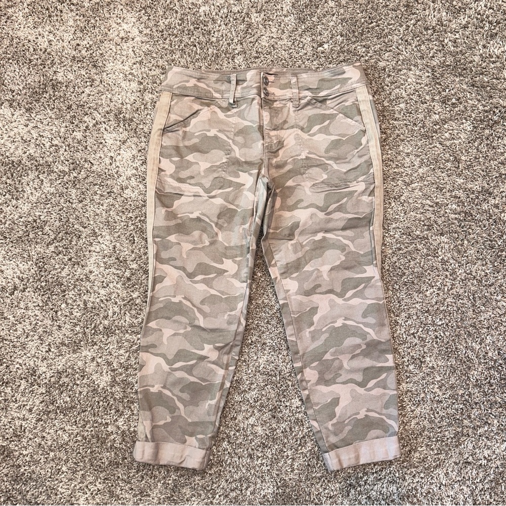 Torrid Crop Mid-Rise Pant